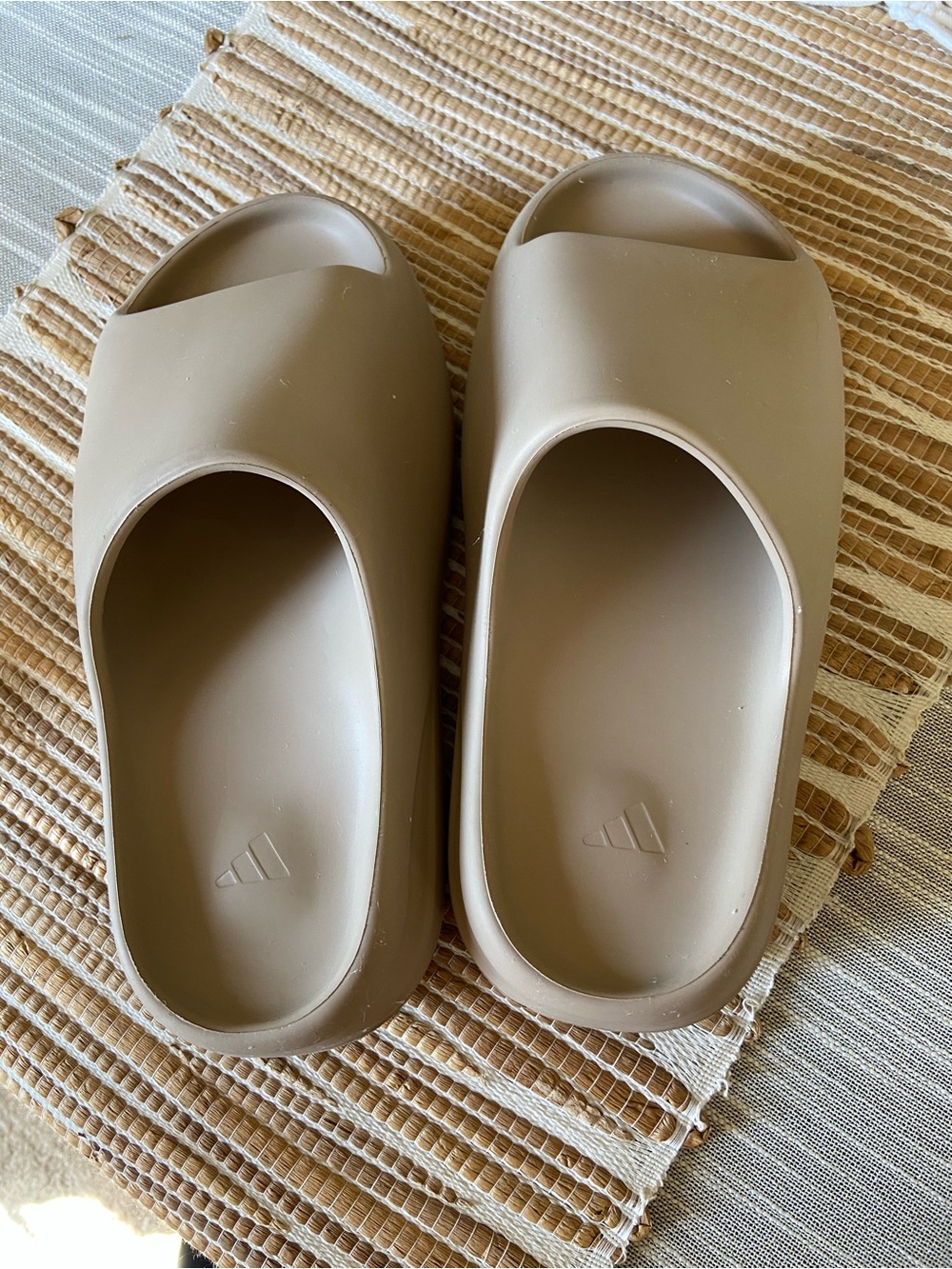 Yeezy Slide Sandals in Beige - Picture 2 of 3